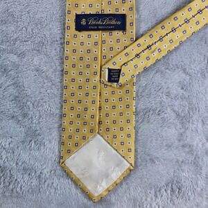 Brooks Brothers Mens Yellow Geometric Silk Necktie Stain Resistant Tie